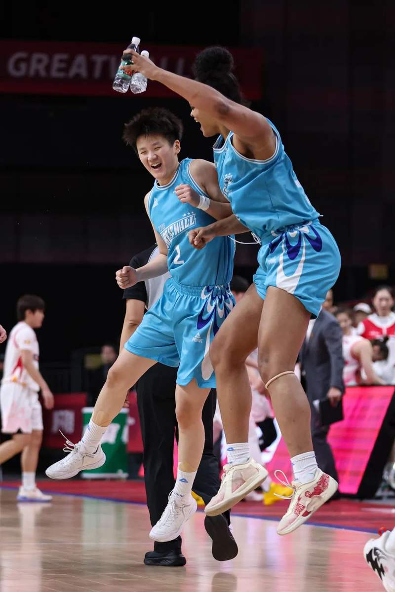 上海女篮全队发威锁定胜局，表现出色的简单介绍