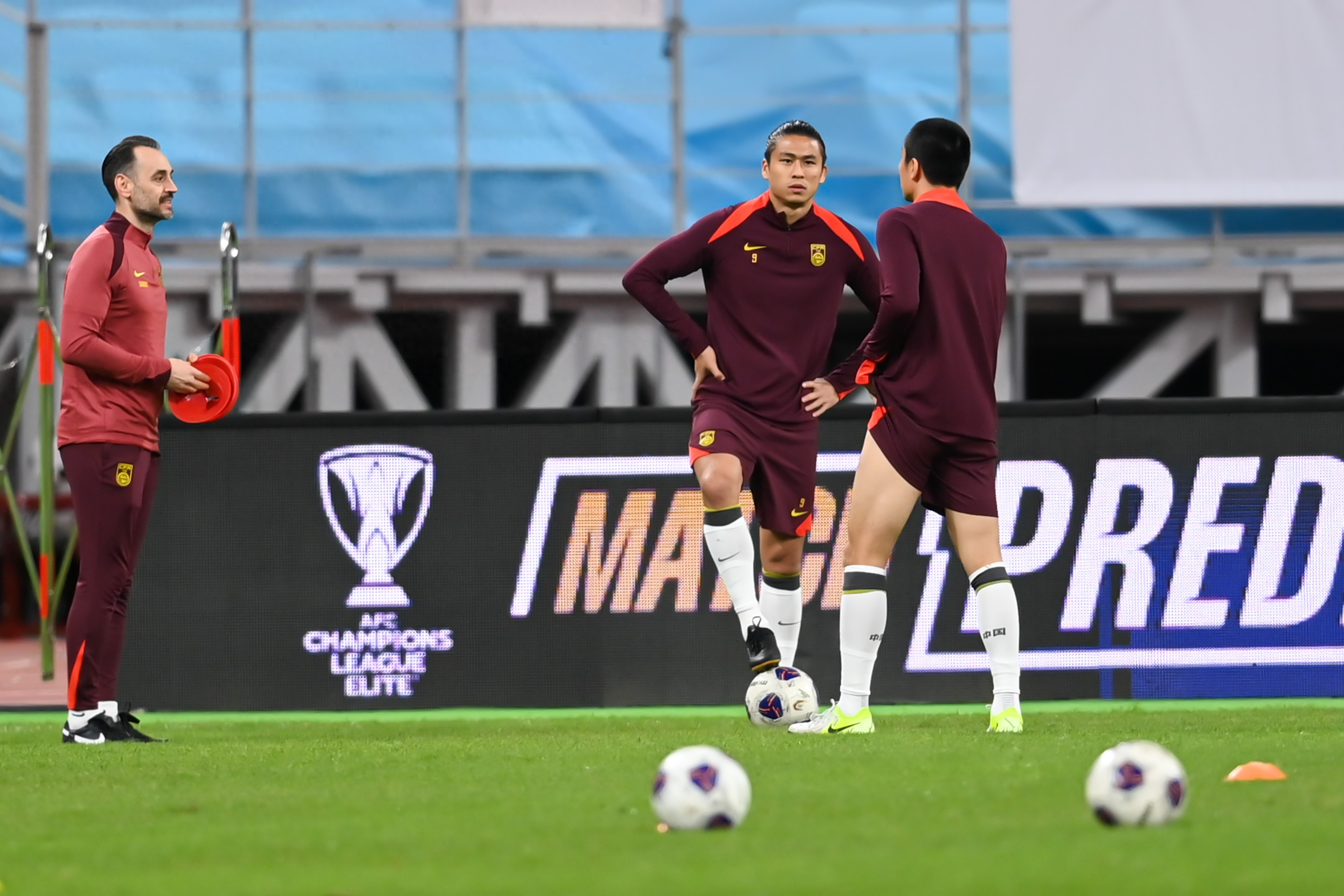 开云平台-阿拉伯球队闪现实力，冲击亚洲足球联赛第一名