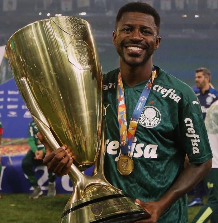 开云官网-新西兰球队备战亚冠比赛，披荆斩棘