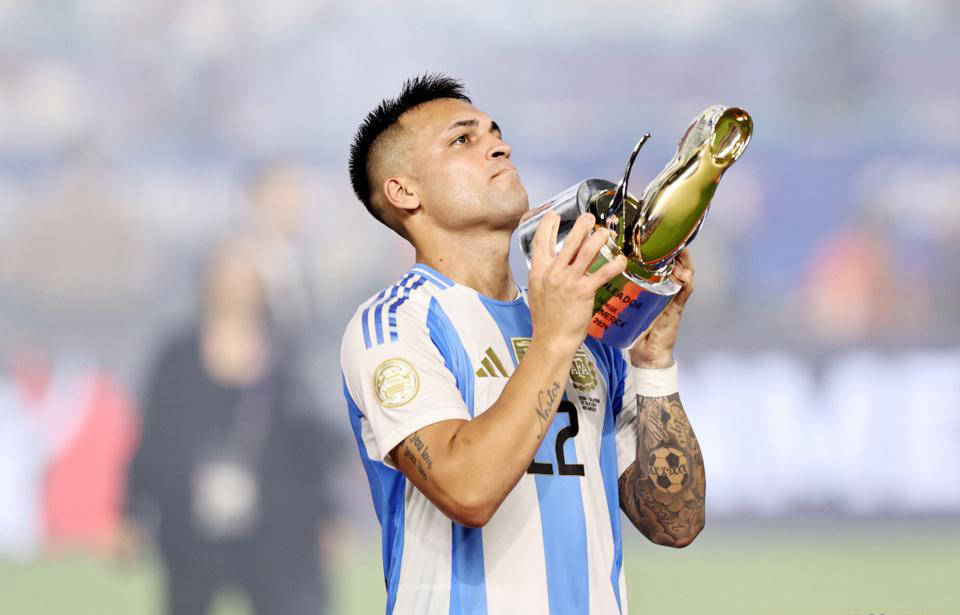 开云APP-阿根廷队员在世界赛事中崭露头角的简单介绍