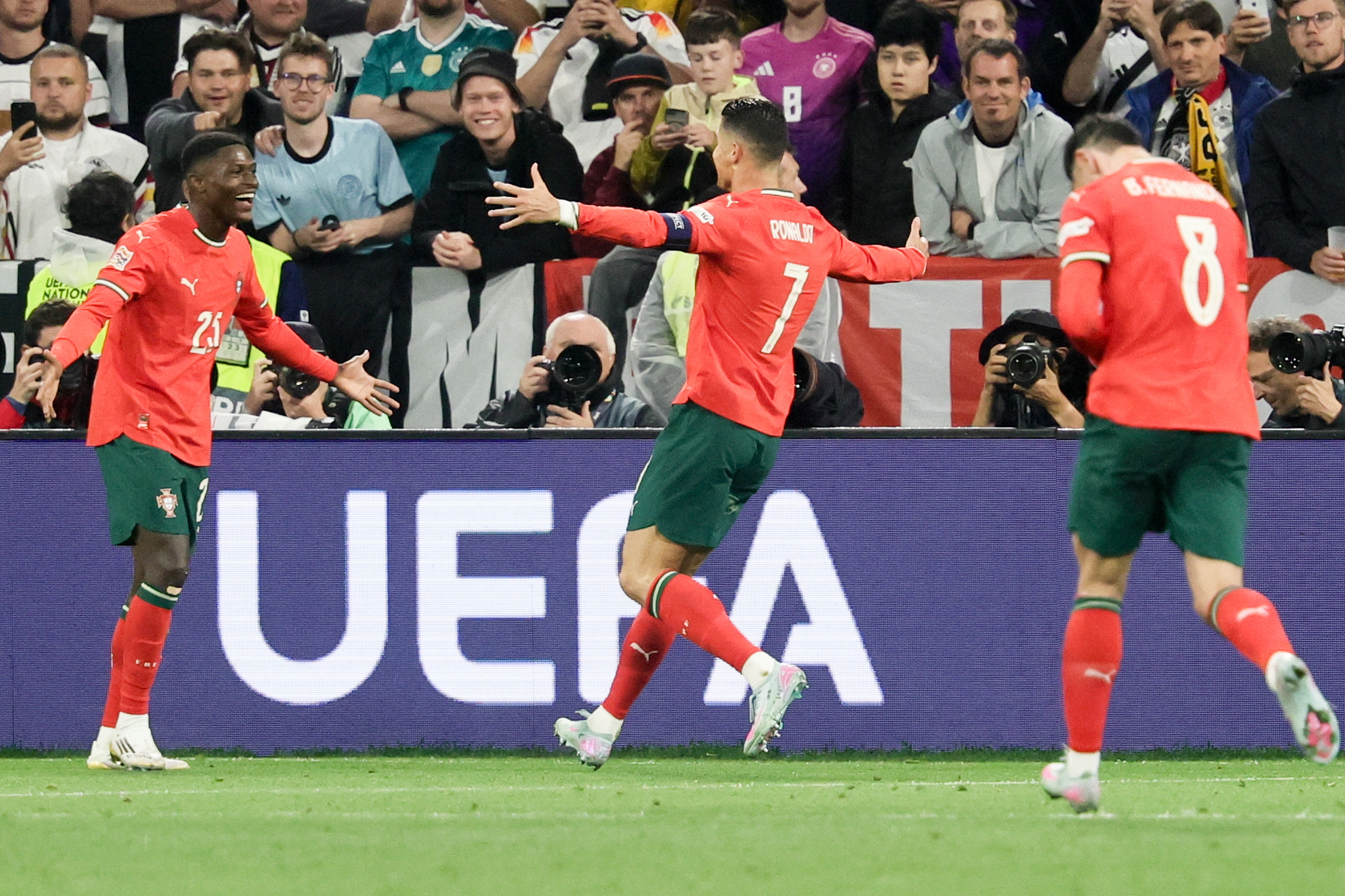 葡萄牙在欧预赛中逆转战胜塞尔维亚 葡萄牙在欧预赛中逆转战胜塞尔维亚