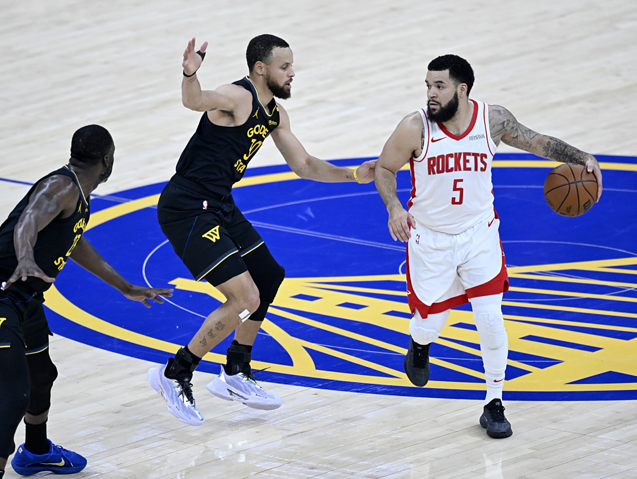 掘金队遭0比3横扫,季后赛希望渺茫 掘金队遭0比3横扫,季后赛希望渺茫