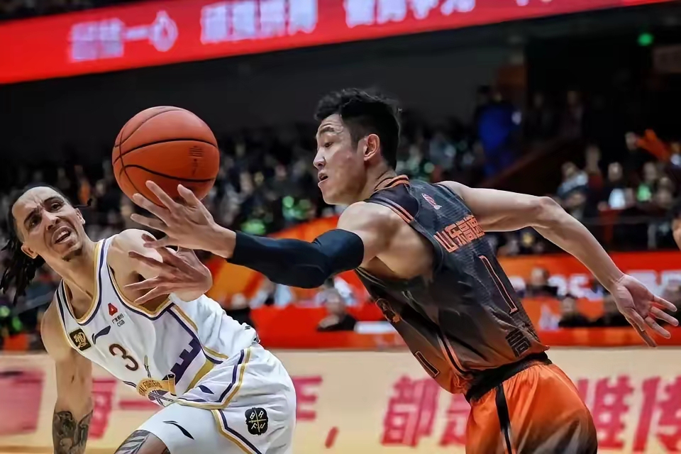 包含山西队碾压骑士，高诗岩统治全场的词条