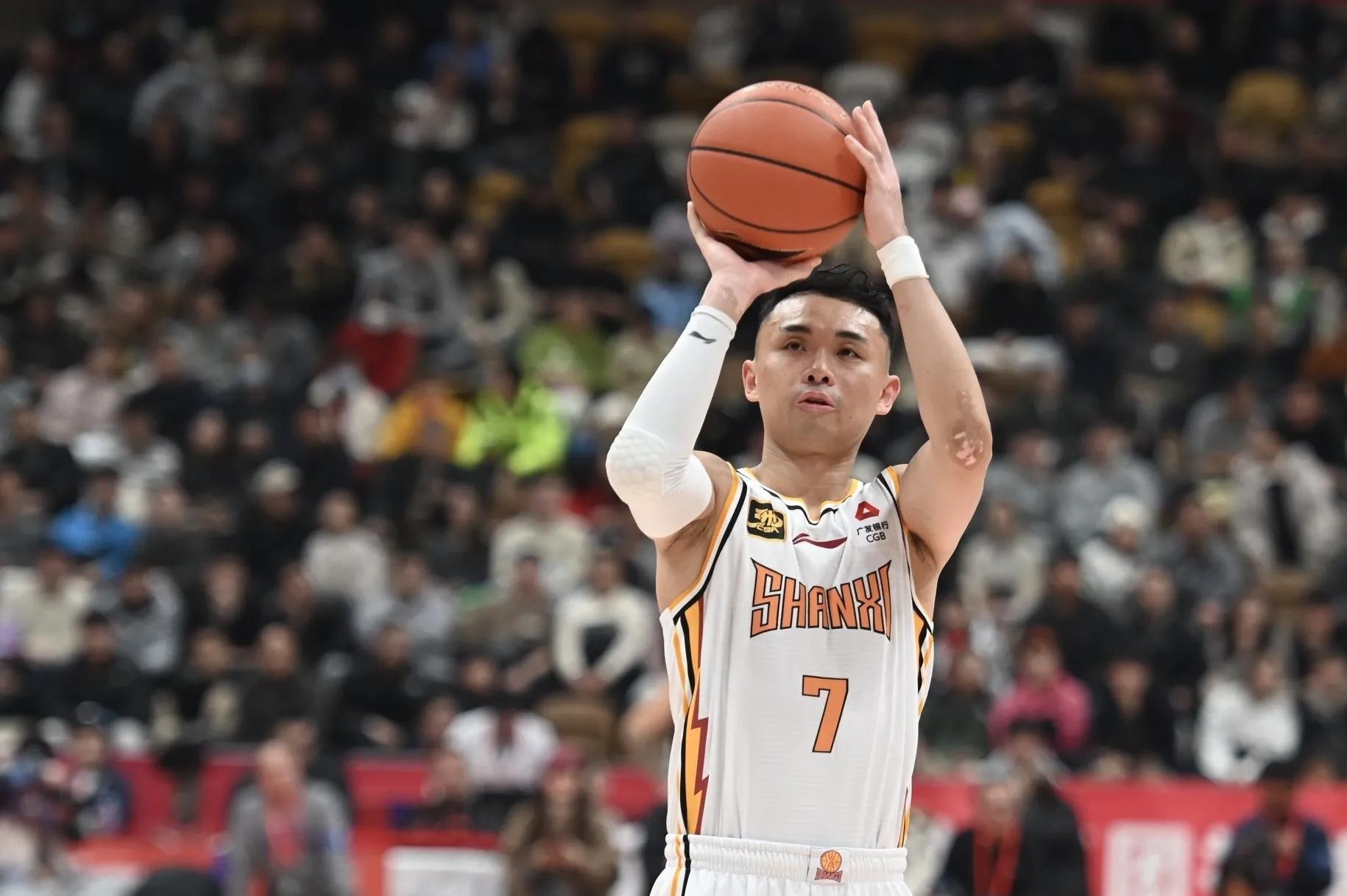 包含山西队碾压骑士，高诗岩统治全场的词条